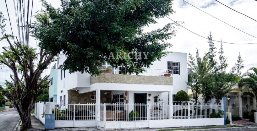 Casa de dos plantas en Pueblo Bávaro