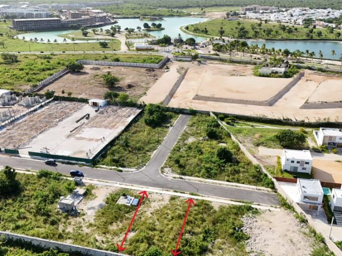 Plot of land in Vistacana, Punta Cana resort, for the construction of a private villa