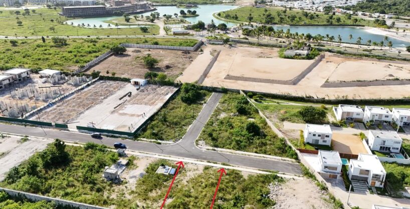 Plot of land in Vistacana, Punta Cana resort, for the construction of a private villa