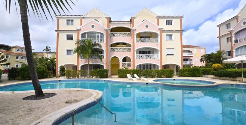 Apartment with great location near the beach in Bavaaro, Punta Cana for sale