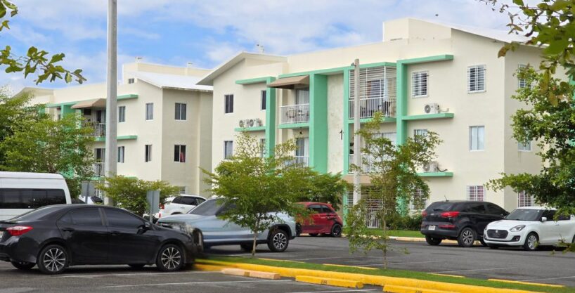 2-bedroom apartment in Veron, located on the third floor of a three-story building in the sought-after Ciudad Carocoli residence